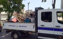 Kaldırımdaki masa ve sandalyeler kaldırıldı