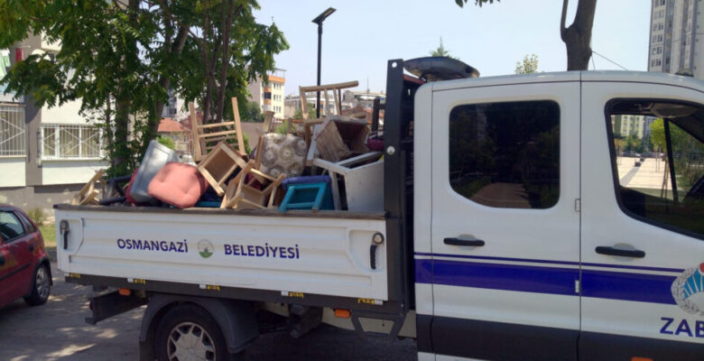 Kaldırımdaki masa ve sandalyeler kaldırıldı