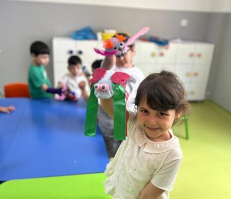Minik Eller Yaz Okulu’nda Hem Eğleniyorlar Hem Öğreniyorlar