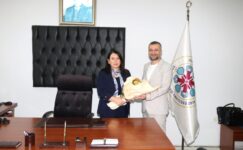 Eğitim Bilimleri Enstitüsünde Bayrak Değişimi