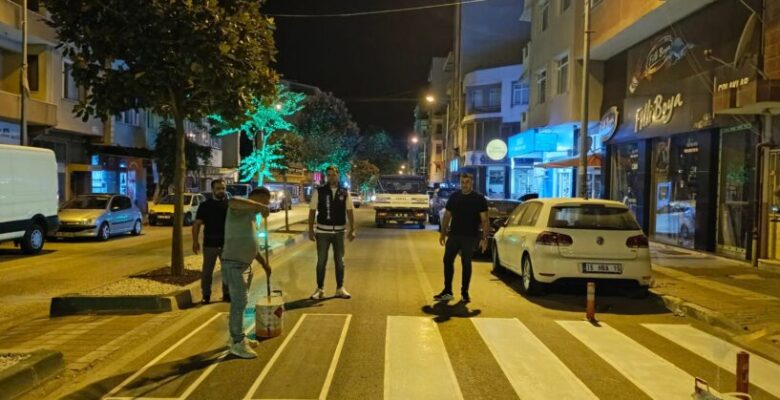 Karacabey Belediyesi İlçe genelinde yaya geçitlerini yeniledi