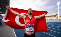 Berke Akçam’dan altın madalya