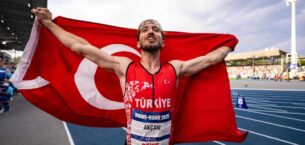 Berke Akçam’dan altın madalya