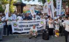 EMEKLİLER İSYAN ETTİ; “İKTİDARIN EMEKLİLERLE AÇLIK OYUNU OYNAMASINA İZİN VERİLEMEZ”