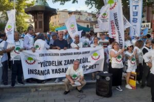 EMEKLİLER İSYAN ETTİ; “İKTİDARIN EMEKLİLERLE AÇLIK OYUNU OYNAMASINA İZİN VERİLEMEZ”