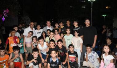 Başkan Aydın, Güneştepe’de çocuklarla açık hava sinemasında buluştu