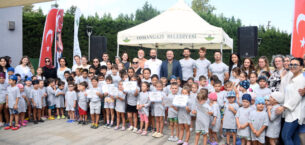 Osmangazi’de minikler yaz tatilinde yüzmeyi öğrendi
