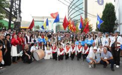 Osmangazi’de Uluslararası Balkan Festivali renkli görüntülerle start aldı
