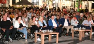 Başkan Erkan Aydın vatandaşlarla Bursa Bülbülü filmini izledi