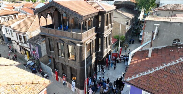 CUMHURİYET GALERİSİ KAPILARINI AÇIYOR