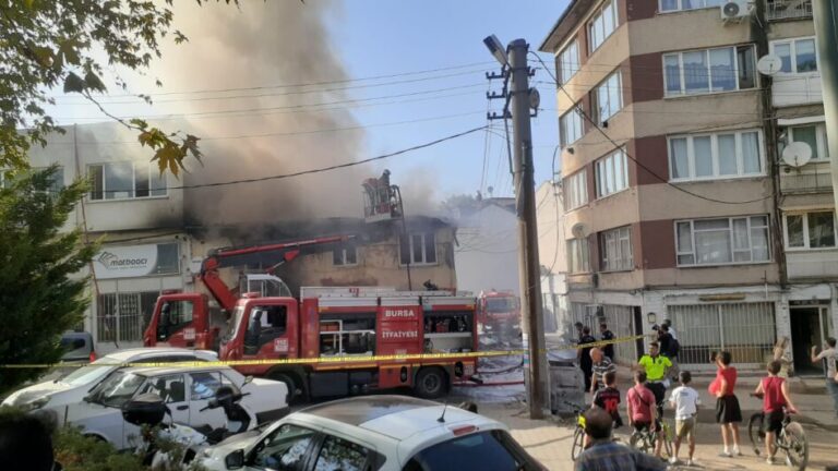 HAŞİM İŞCAN CADDESİNDE KORKUTAN YANGIN
