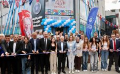 Gençliğe yatırım sürüyor: Gemlik Gençlik Merkezi hizmete açıldı