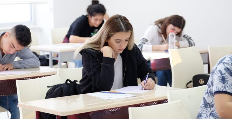 ÜNİVERSİTE HAYALLERİNİZİ BÜYÜKŞEHİR’LE GERÇEKLEŞTİRİN