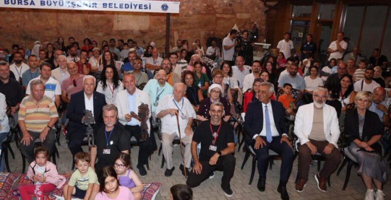 KARAGÖZ, DOĞDUĞU ŞEHİRDE YAŞIYOR