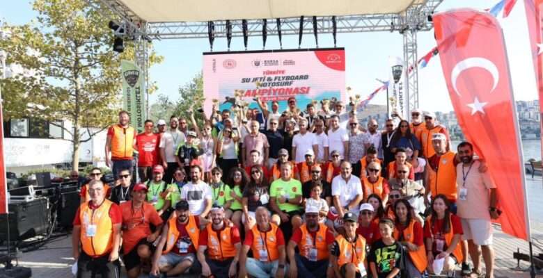 Gemlik’te Deniz Yarışları Nefes Kesti