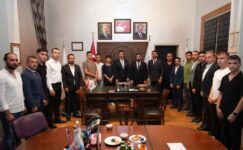 BAŞKAN ERCAN ÖZEL ÜLKÜCÜ GENÇLİKLE OMUZ OMUZA