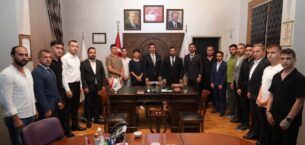 BAŞKAN ERCAN ÖZEL ÜLKÜCÜ GENÇLİKLE OMUZ OMUZA