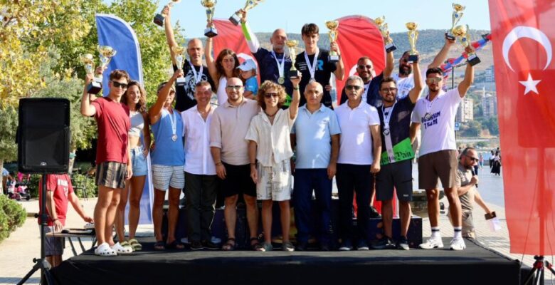 Gemlik’te Zafer Bayramı Coşkusu Su Sporlarıyla Taçlandı