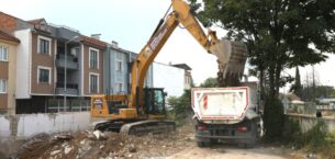 ATIL VAZİYETTEKİ BOŞ ALAN OTOPARKA DÖNÜŞÜYOR