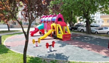 İNEGÖL BELEDİYESİ ÇOCUKLARA DAHA SAĞLIKLI PARKLAR SUNUYOR