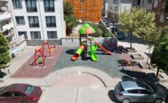 İNEGÖL BELEDİYESİ ESKİYEN ÇOCUK PARKLARINI YENİLİYOR