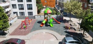İNEGÖL BELEDİYESİ ESKİYEN ÇOCUK PARKLARINI YENİLİYOR