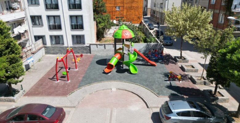 İNEGÖL BELEDİYESİ ESKİYEN ÇOCUK PARKLARINI YENİLİYOR
