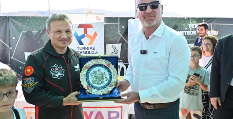 Türkiye’nin ilk astronotu Karacabey’de deneyimlerini paylaştı