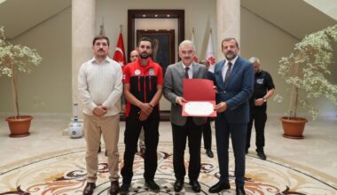 BURSA VALİSİ AYYILDIZ’DAN  GÜRSULU YANGIN KAHRAMANLARINA TEŞEKKÜR