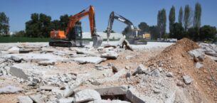Alaaddinbey’de kaçak yapılara temelden müdahale