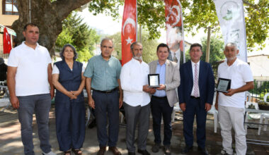 Osmangazi’nin gönüllü temizlik elçilerine teşekkür plaketi
