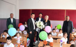 Başkan Erkan Aydın’dan öğrencilere ilk ders sürprizi