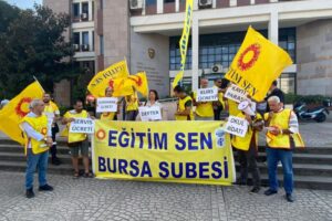 EĞİTİM SEN BURSA; “OKUL VE KIRTASİYE MASRAFLARI VELİLERİN SIRTINA YIKILMAMALIDIR!”