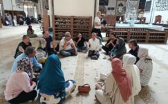 BURSA BÖLGESEL TURİST REHBERLERİ ODASI ULUCAMİDE HAT SANATI EĞİTİMİ YAPTI
