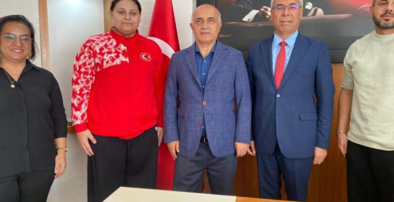 Kaymakam Osman Aslan Canbaba Dünya İkincisi Duru Erinç’i Kabul Etti