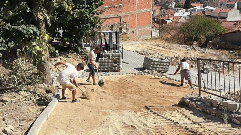 Gemlik Orhaniye Mahallesi’ne 2 Bin Metrekare Taş Parke