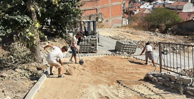 Gemlik Orhaniye Mahallesi’ne 2 Bin Metrekare Taş Parke