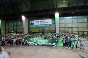 BURSASPOR SEVGİSİ GENÇLERLE BÜYÜYOR