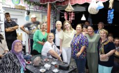 BAŞKAN MUSTAFA BOZBEY’E KUMLA’DA SEVGİ SELİ