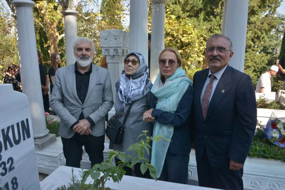 ‘SANAT GÜNEŞİ’ BURSA’DA MEZARI BAŞINDA ANILDI