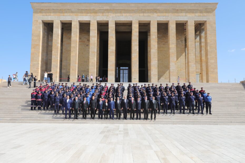 BURSA İTFAİYESİ’NDEN ANITKABİR’E ZİYARET