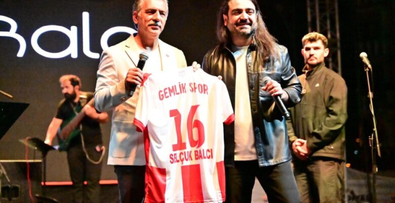 32. Uluslararası Gemlik Zeytini Festivali Selçuk Balcı Konseriyle Sona Erdi