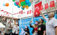 LÖSEMİYİ YENDİ, YÜZLERCE BALONLA KARŞILANDI