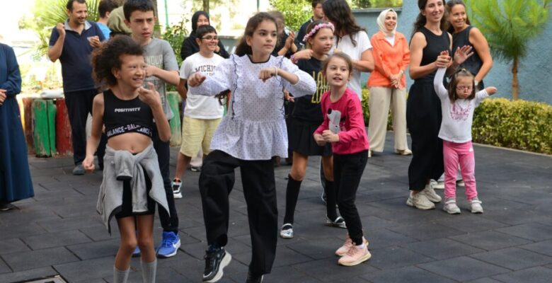 Nilüfer Belediyesi’nden engelli bireylere özel zumba etkinliği