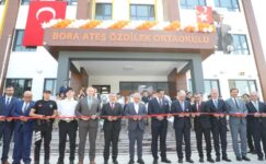 İNEGÖL’DE HEM YENİ EĞİTİM ÖĞRETİM YILI HEM YENİ OKUL BİRLİKTE AÇILDI