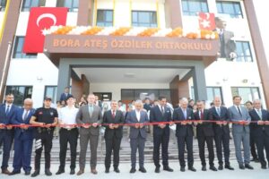 İNEGÖL’DE HEM YENİ EĞİTİM ÖĞRETİM YILI HEM YENİ OKUL BİRLİKTE AÇILDI