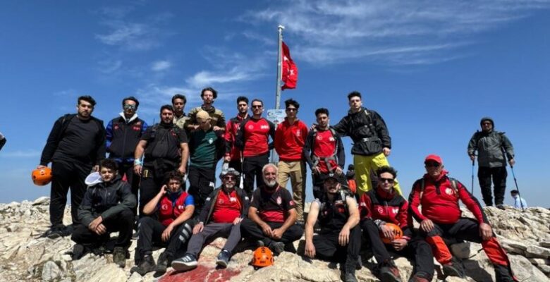 ZAFERİ ZİRVEDE KUTLADILAR