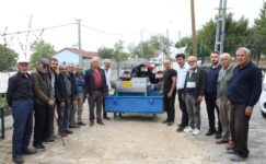 İNEGÖL BELEDİYESİ’NDEN ÇİFTÇİYE ÜZÜM HASADINI KOLAYLAŞTIRAN DESTEK