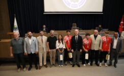 İNEGÖL’ÜN BAŞARILI GENÇLERİ MECLİSTE ONURE EDİLDİ