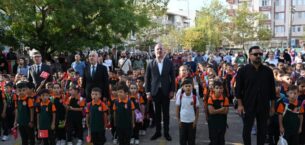 Karacabey’de yeni eğitim yılı ilk ders zili coşkusu